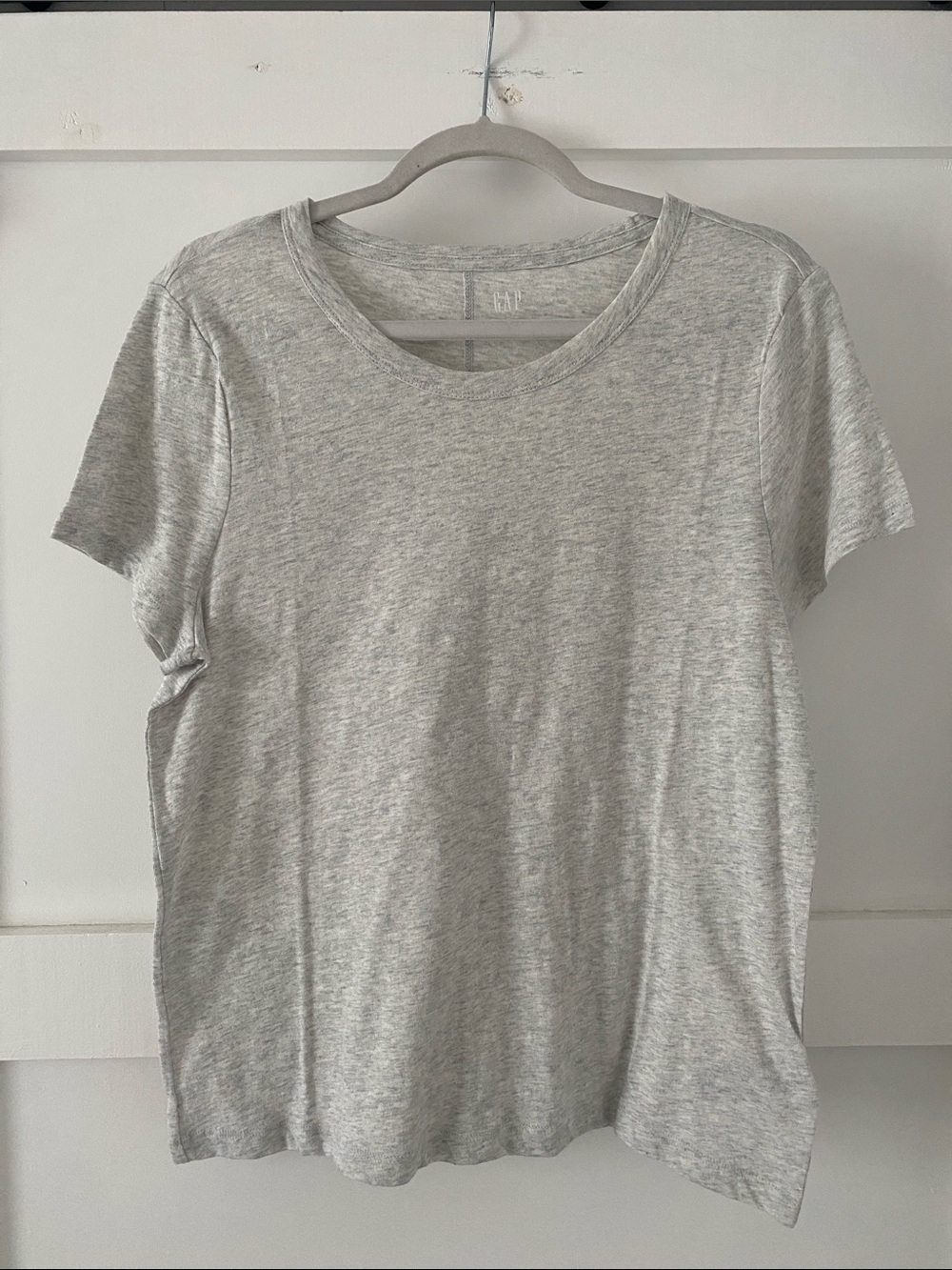GAP NWT ‘Forever Soft’ Heather Light Gray Short Sleeve Crew Tee